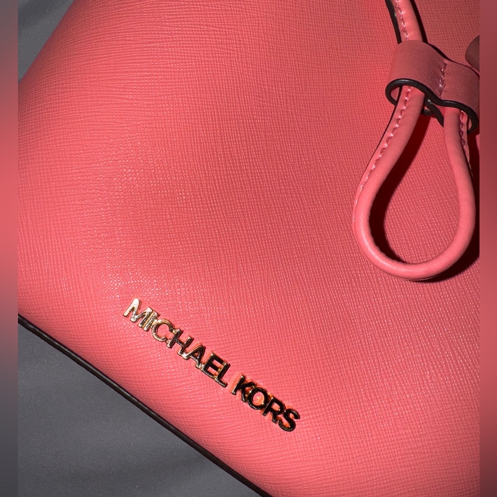 small leather michael kors bucket bag - Picture 4 of 5